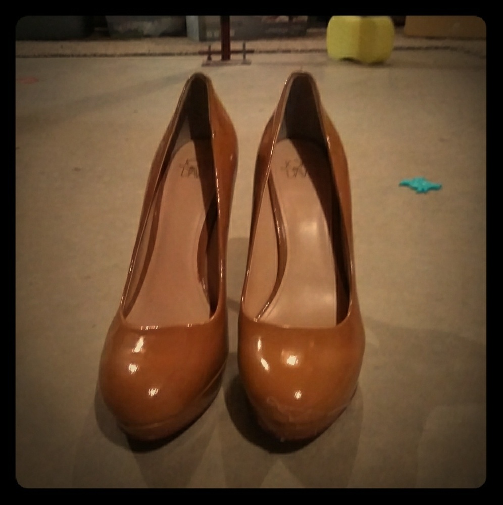 Women's Tan Joan and David Pumps